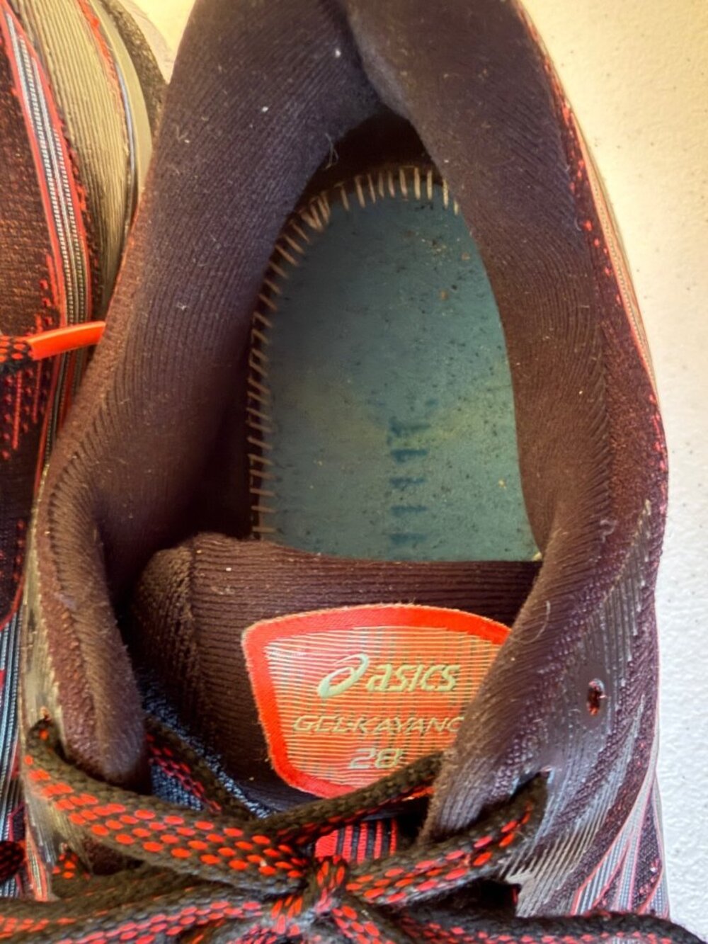 ASICS Gel Kayano 28 Running Shoes Black Electric Red Mens 10 US Extra Wide 4E - Picture 8 of 9